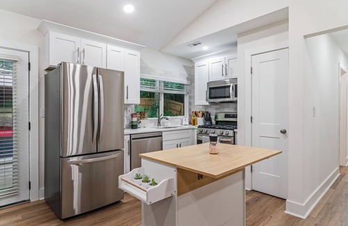 Alpharetta Casa | Spacious 3BD House - BBQ - Backyard Games & Sports