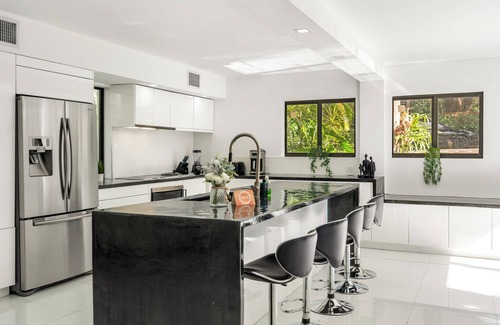 El Portal Casa | Spacious 3Bdr Family House W/Pool + River