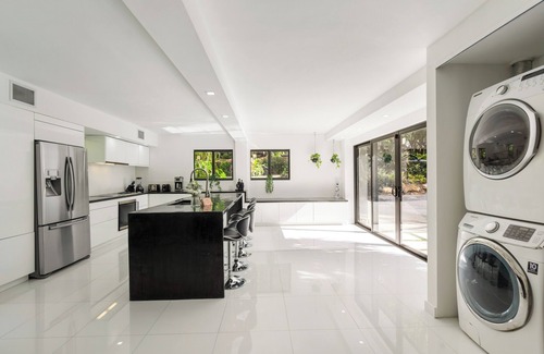 El Portal Casa | Spacious 3Bdr Family House W/Pool + River