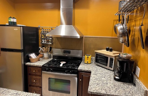 Pennsport Casa | Spacious 3BDRM Home In Pennsport Philadelphia with 3rd floor Deck