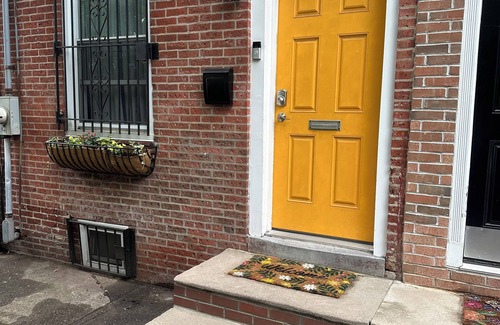 Pennsport Casa | Spacious 3BDRM Home In Pennsport Philadelphia with 3rd floor Deck