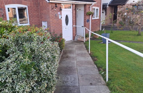 Wrexham Casa | Spacious 3bed semi/Gamesroom/Drive/10mins to City