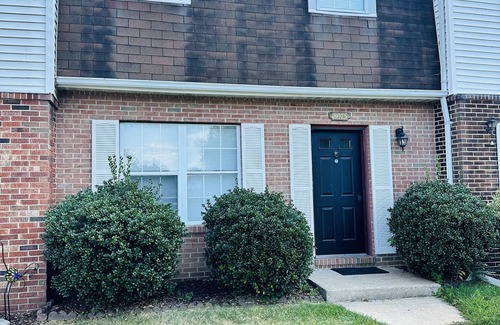 Dumfries Casa | Spacious 3Bedroom, 2Living Room, Kitchen & Private Backyard