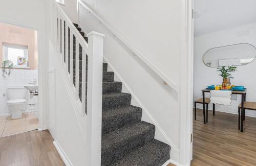 Heston Central Casa | Spacious 3BHK near Heathrow