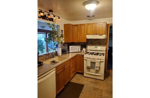 Amherst Casa | Spacious 3BR/2BA 20 mins from Niagara Falls & the Buffalo Bills Stadium