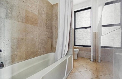 East Harlem Apartamento | Spacious 3BR 2BA Apartment in NYC!