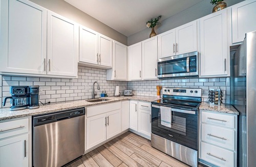 North End Condominio | Spacious 3BR/2BA Condo - 5 Min Walk to Beach/Boardwalk. 2 Min to Shops Downtown