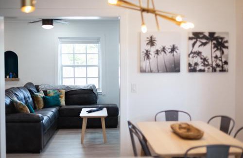 Lake Worth Casa | Spacious 3br 2ba Cottage Steps to Water & Downtown