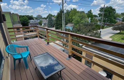 Near Northside Condominio | Spacious 3BR 3BA above Brewery, Pizza Shop & Arcade 5 mins to DT Indy