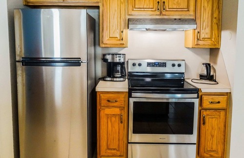 University Condominio | Spacious 3BR/3BA Retreat Near Baylor & Downtown!