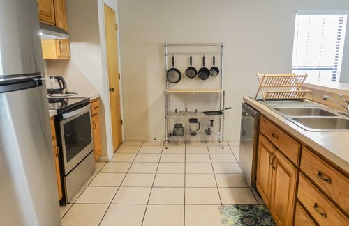 University Condominio | Spacious 3BR/3BA Retreat Near Baylor & Downtown!