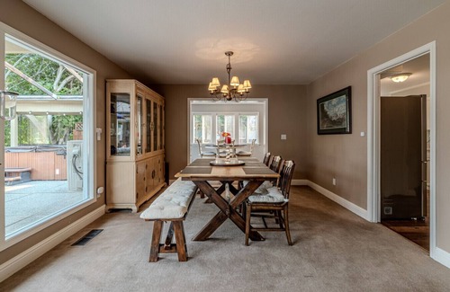 Wenatchee Casa | Spacious 3BR,8 guest, pool/2BA/Hot tub, SKI-SUN