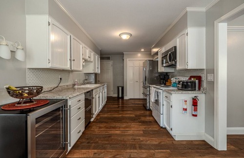 Wenatchee Casa | Spacious 3BR,8 guest, pool/2BA/Hot tub, SKI-SUN