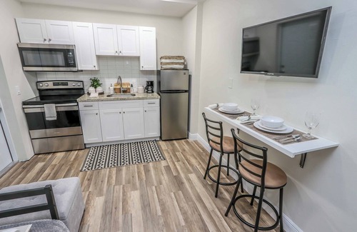 Coral Terrace Apartamento | Comfy 3-bed Apt, Private Entry, Mins to Downtown