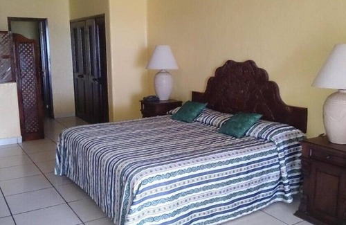 Zona hotelera Hotel | Spacious 3BR Condo a Short Ride to Villa del Mar Beach