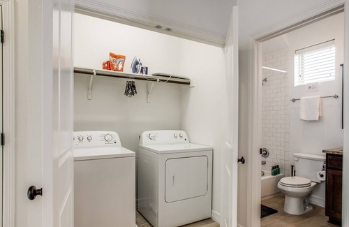 North University Casa | Spacious 3BR CozySuites in Central Austin by UT 01