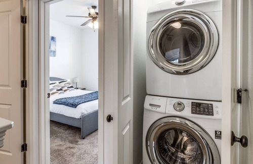 North University Apartamento | Spacious 3BR CozySuites in Central Austin by UT 03