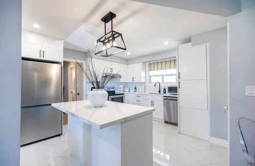 Lakeview Casa | Spacious 3BR Family Stay Hwy 401
