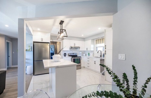 Lakeview Casa | Spacious 3BR Family Stay Hwy 401