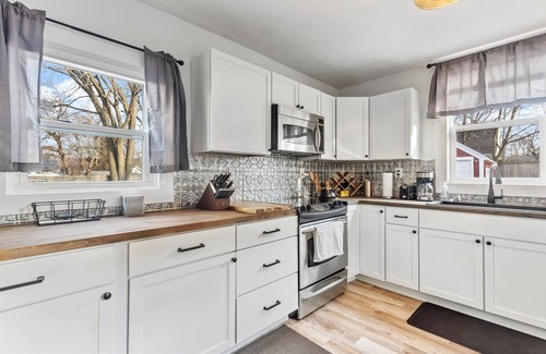 Lansing Casa | Spacious 3BR Getaway Near Downtown & MSU w/ Game Room for a Cozy Winter Retreat