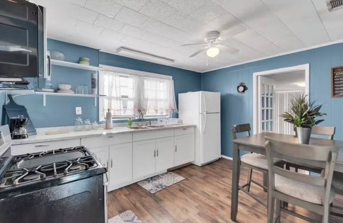 Gulfport Casa | Spacious 3BR Gulfport Retreat Sleeps 6 RV Parking + Backyard