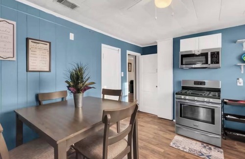 Gulfport Casa | Spacious 3BR Gulfport Retreat Sleeps 6 RV Parking + Backyard