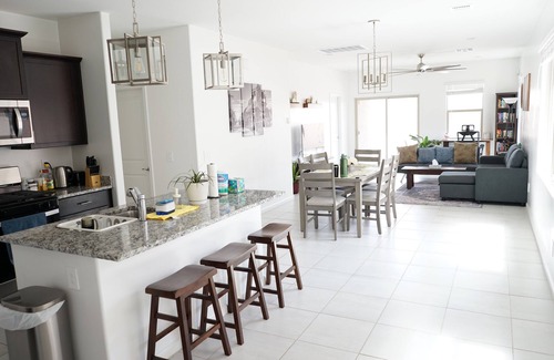 Tucson Casa | Modern 3BR Tucson Home - Pools, Playgrounds, AC in a Quiet Neighborhood
