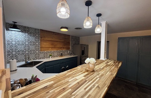 Temple Casa | Spacious 3BR Home Sleeps 12 + Optional Studio Apartment for 14 Guests Ping Pong!