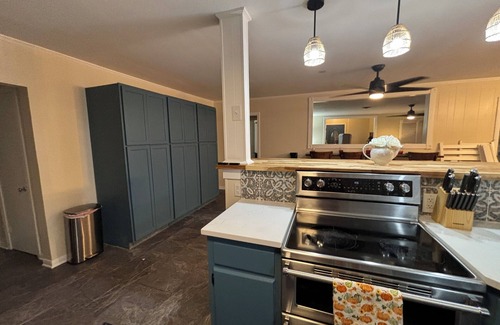 Temple Casa | Spacious 3BR Home Sleeps 12 + Optional Studio Apartment for 14 Guests Ping Pong!