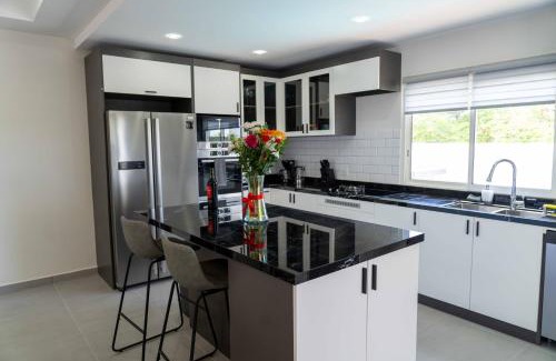 Cole Bay Apartamento | Spacious 3BR Home with Own Private Cozy Pool