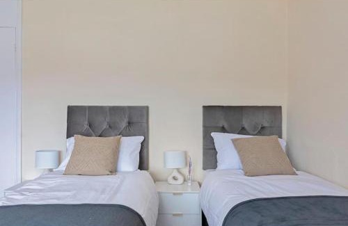 Turkey Street Apartamento | Spacious 3BR House, Garden, Enfield North London, Ideal for Contractors and Relocators