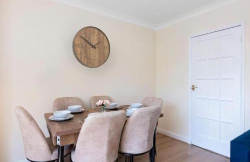 Turkey Street Apartamento | Spacious 3BR House, Garden, Enfield North London, Ideal for Contractors and Relocators
