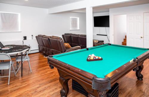 Long Pond Apartamento | Spacious 3BR House, Hot Tub, Firepit, Ski Access!