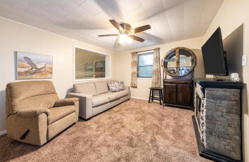 Miller Beach Casa | Spacious 3BR House with Firepit Grill Near Beach
