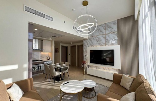 Nad Al Sheba Apartamento | Spacious 3BR in Azizi Riviera by Bespoke