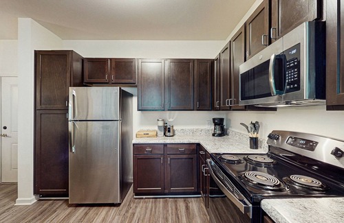 Goose Creek Condominio | Spacious 3BR in Pet Friendly Walkable Resort w/Pool