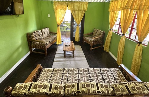 Port of Spain Apartamento | Spacious 3BR in St James - 5 min from attractions