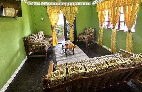 Port of Spain Apartamento | Spacious 3BR in St James - 5 min from attractions