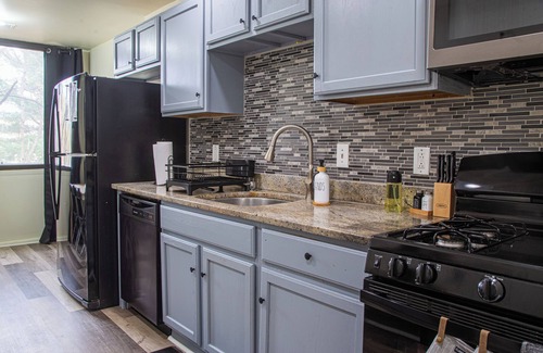 Alexandria West Condominio | Spacious 3BR Near DC & Old Town w/Free Parking