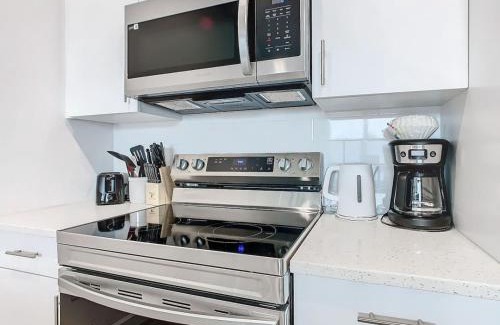 Loughman Casa | Spacious 3BR plus Den with Hot Tub, Near Disney