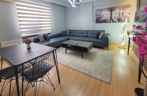 Avcilar Apartamento | This apartment is a 3 bedroom(s), 1.5 bathrooms, located in Avcılar, İstanbul.