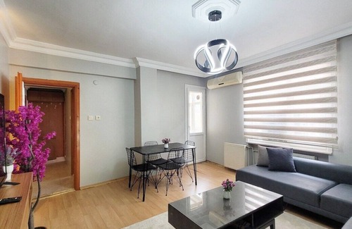 Avcilar Apartamento | This apartment is a 3 bedroom(s), 1.5 bathrooms, located in Avcılar, İstanbul.