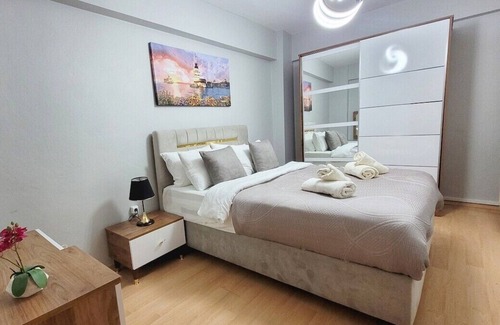 Avcilar Apartamento | This apartment is a 3 bedroom(s), 1.5 bathrooms, located in Avcılar, İstanbul.