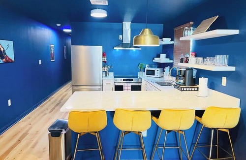 Faubourg Delassize Casa | Spacious 3BR – Steps to St. Charles, Streetcar & Local Hotspots