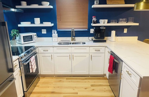 Faubourg Delassize Casa | Spacious 3BR – Steps to St. Charles, Streetcar & Local Hotspots