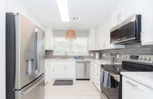 Clear Lake Shores Casa | Spacious 3BR w/ Arcade Games, Foosball, Outdoor Fun & Walk to Kemah Boardwalk!