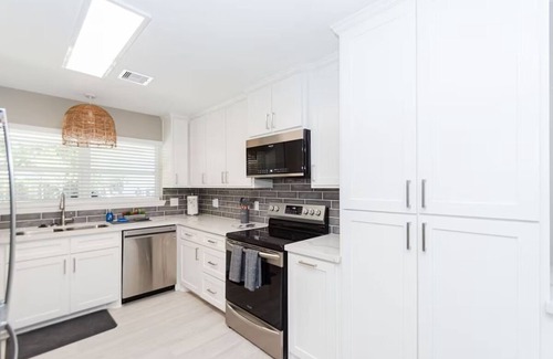 Clear Lake Shores Casa | Spacious 3BR w/ Arcade Games, Foosball, Outdoor Fun & Walk to Kemah Boardwalk!