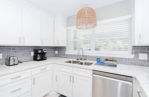 Clear Lake Shores Casa | Spacious 3BR w/ Arcade Games, Foosball, Outdoor Fun & Walk to Kemah Boardwalk!