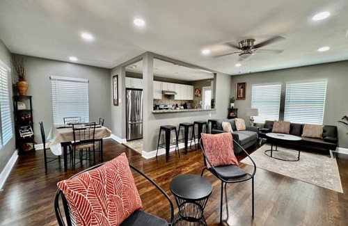 Jefferson Casa | Spacious 3BR Woodlawn Home Med Center Area Extended Stay Wi-Fi W/D SA