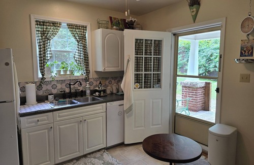 Burnsville Casa | Spacious 4.5 bedroom house in charming Burnsville